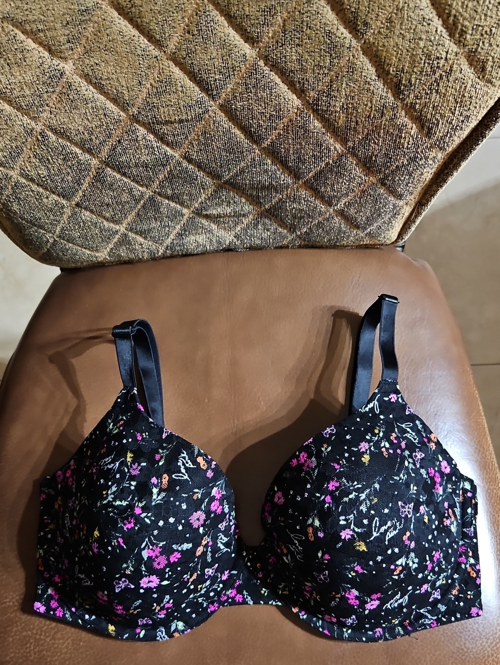 PINK Victoria's Secret Wear Everywhere T-Shirt Lightly Lined Underwire Lace Bra